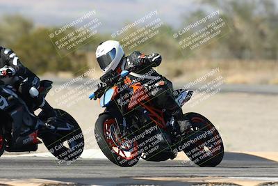 media/Dec-01-2025-Moto Forza (Mon) [[2daa91e15f]]/3-Beginner Group/Session 3 (Turn 3)/